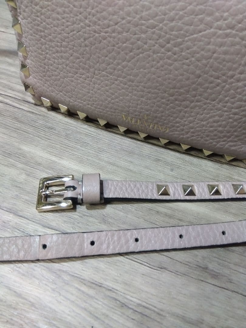 【VALENTINO】カメラバッグ スタッズショルダー 斜め掛け ベージュピンク