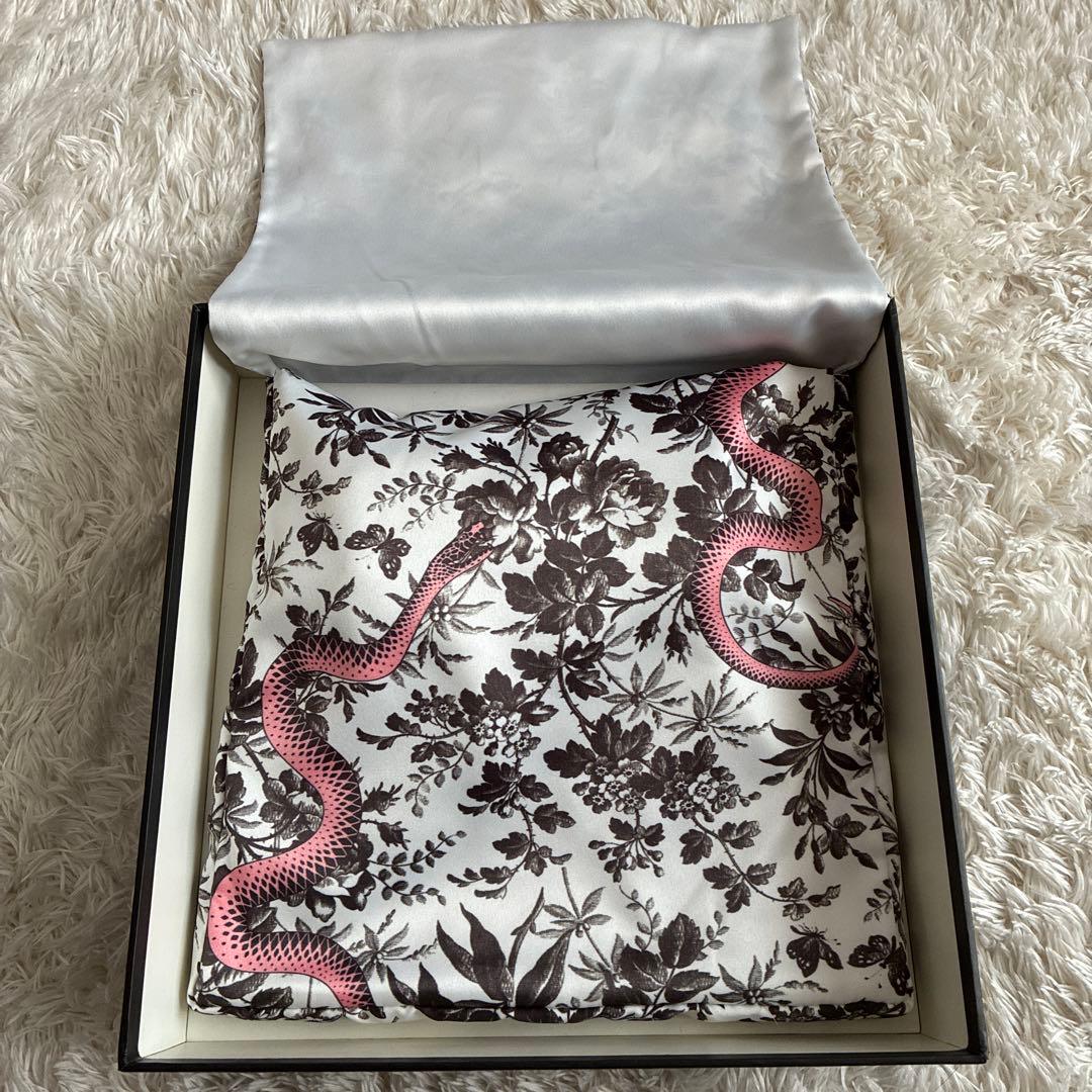 GUCCI グログラン リボンブローチ Beeロゴ ブラック 箱付き