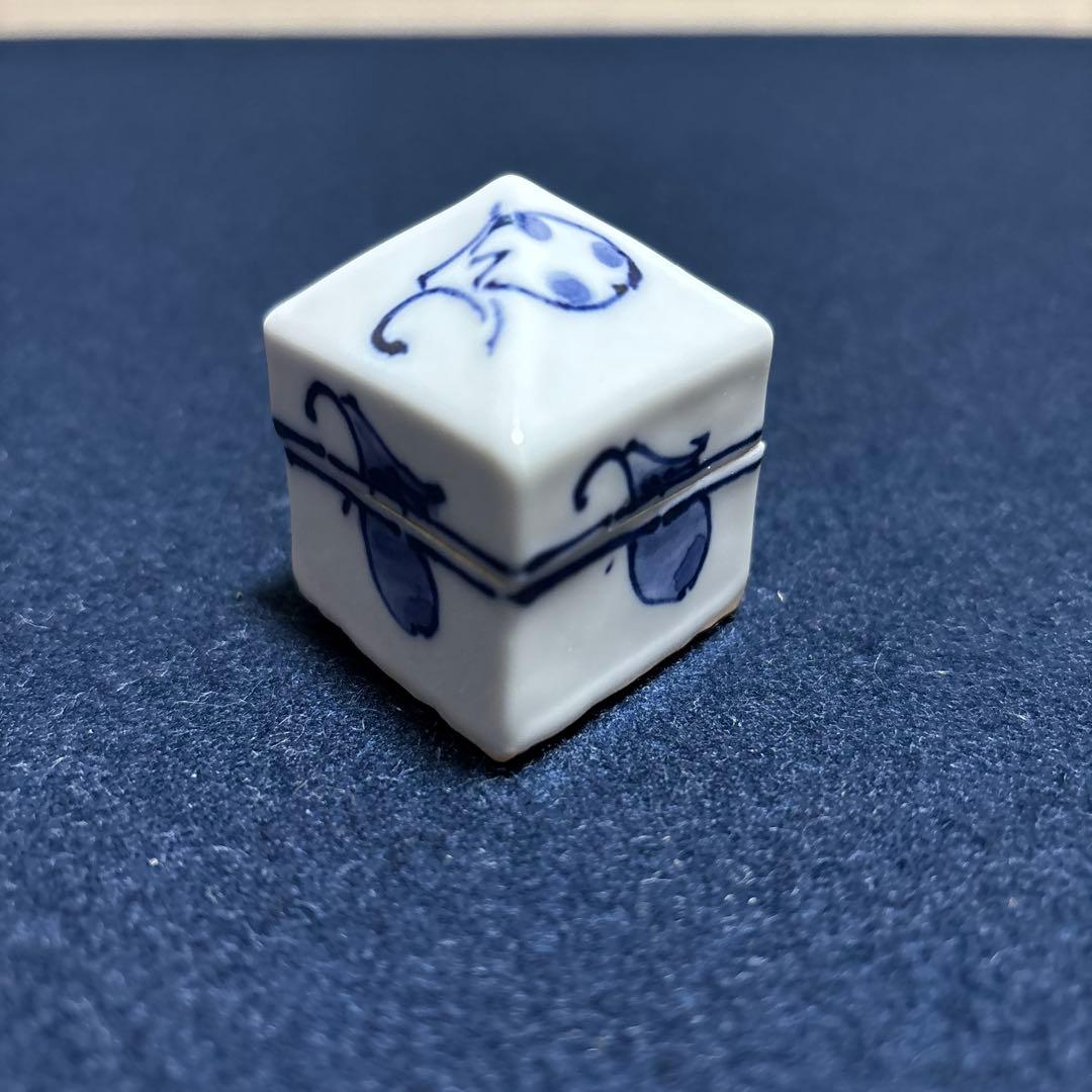 茶道具　染付香合　塗師淡齋　菱形茄子絵