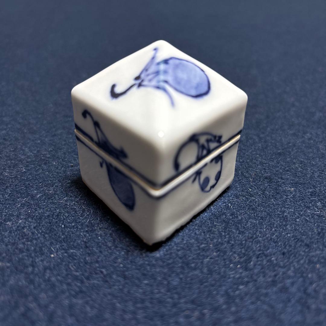 茶道具　染付香合　塗師淡齋　菱形茄子絵