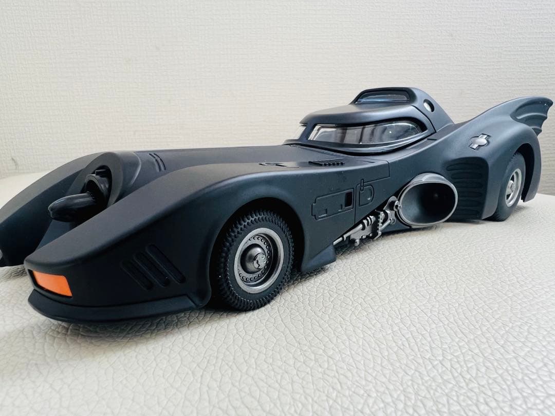 1:24 1989年映画版合金製バットモービル（新品.組立不要）