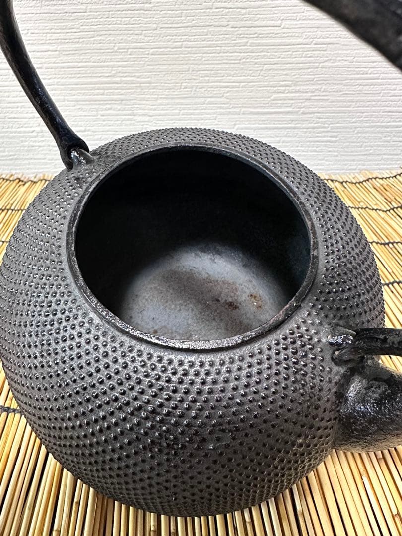 未使用相当、長期保管品、栞付 南部盛栄堂造１５型アラレ 鉄瓶 南部鉄瓶 南部鉄器