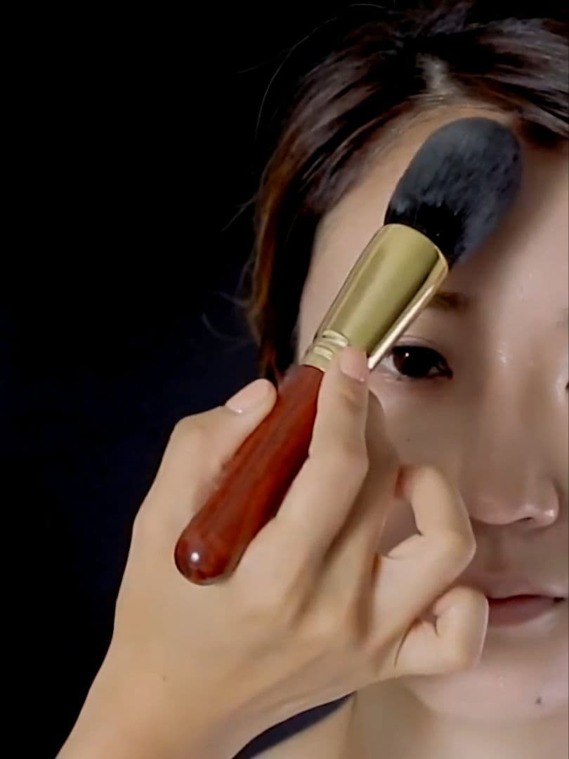 テカリ、くずれが気になる方にオススメ☆ 高級フィニッシングパウダーブラシ（丸）