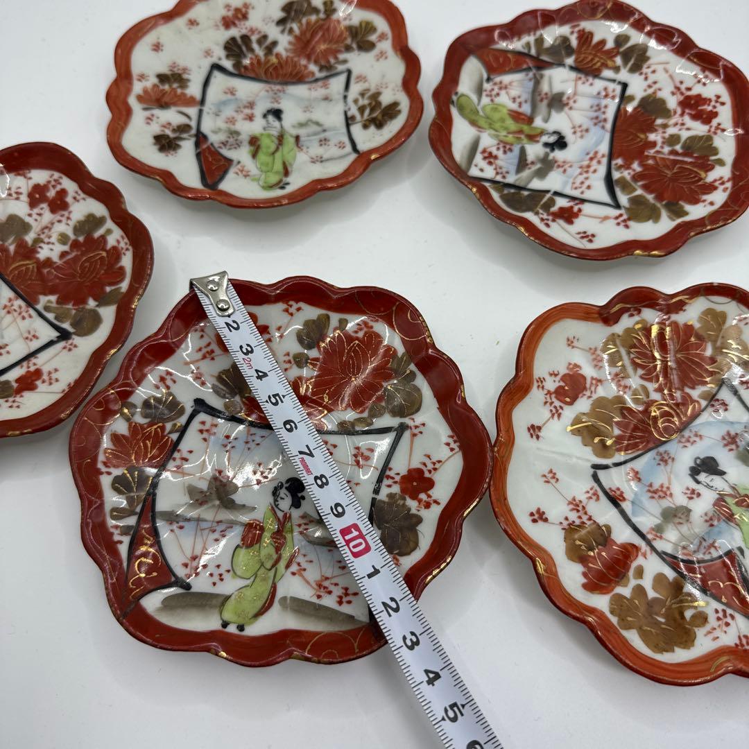 赤絵古い皿　時代物　色絵付 小皿　花 銘 田代 赤絵 人物 歪み 江戸 明治