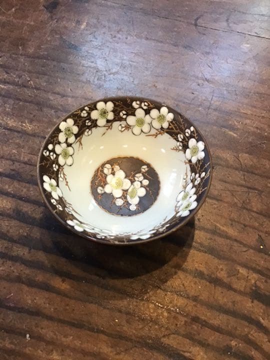 盛金盛彩色梅文盃