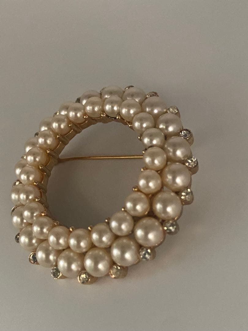 lotuscloud 2513⭐️TRIFARI トリファリヴィンテージブローチ