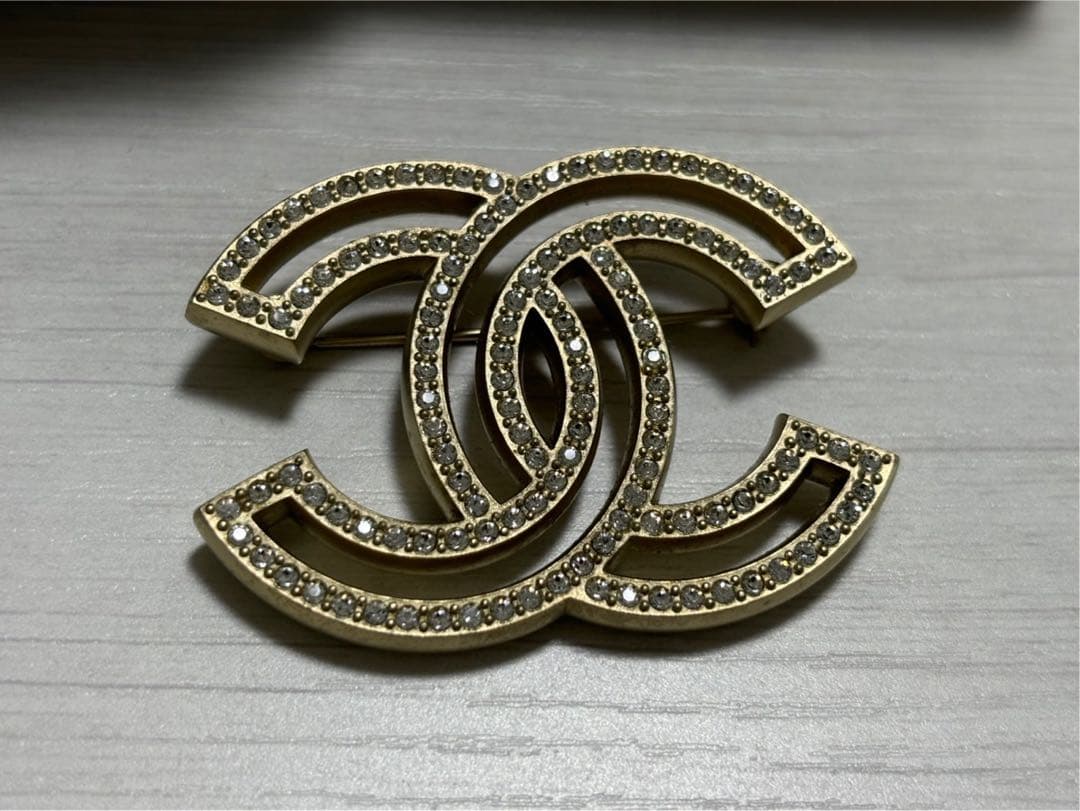 美品　CHANEL ゴールド ブローチ ストーン付き 箱付き