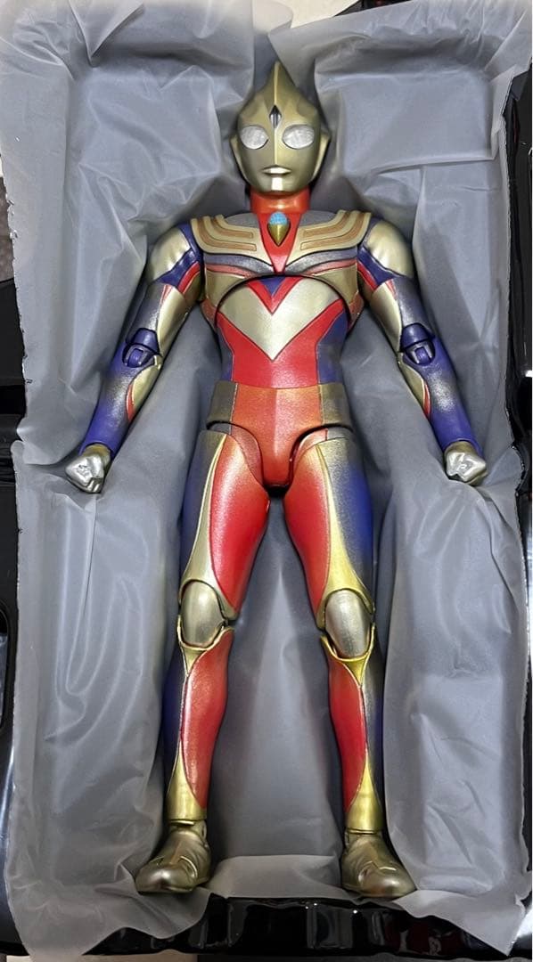 フィギュアーツ　真骨彫製法　グリッターティガ