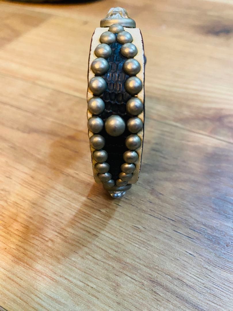 WOLF'S HEADスタッズレザーブレス 白 /藤井フミヤ 木村拓哉 バングル