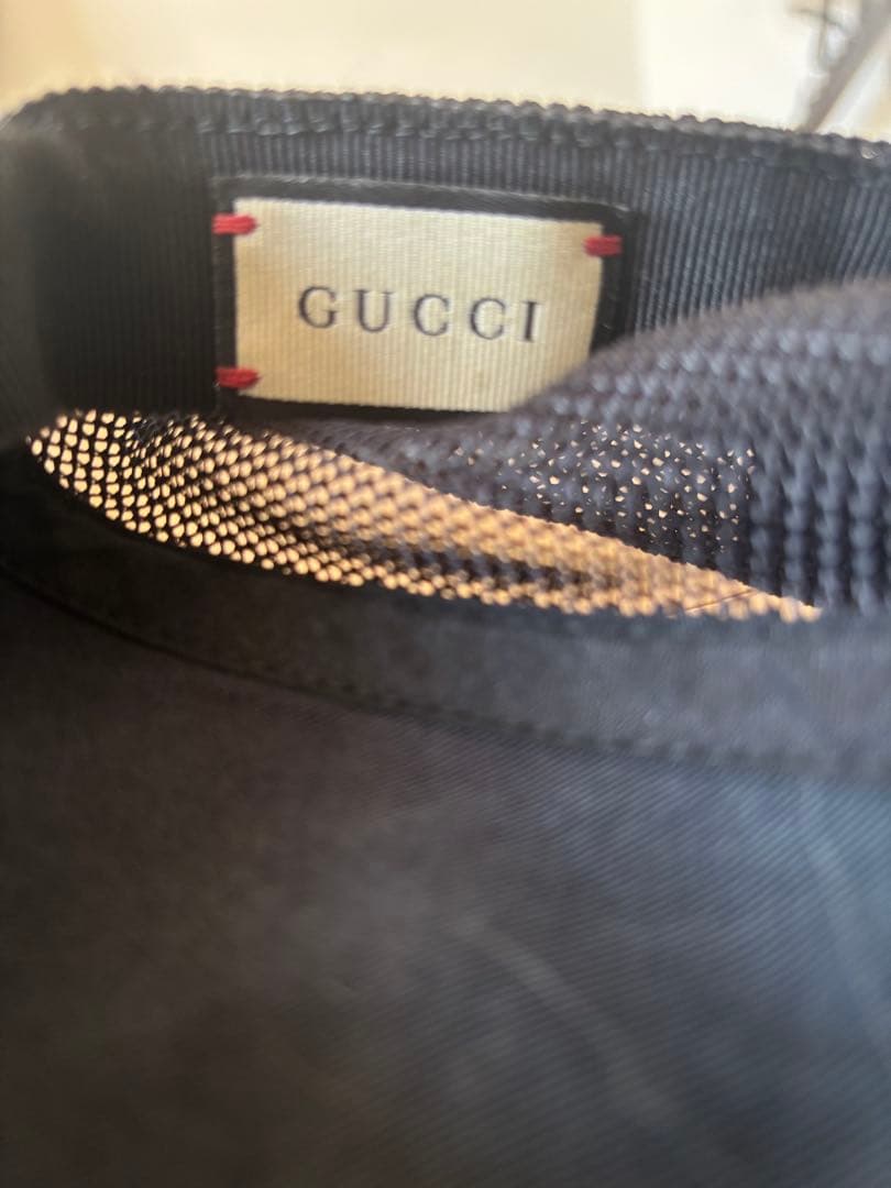 GUCCI 蜂刺繍 キャップ