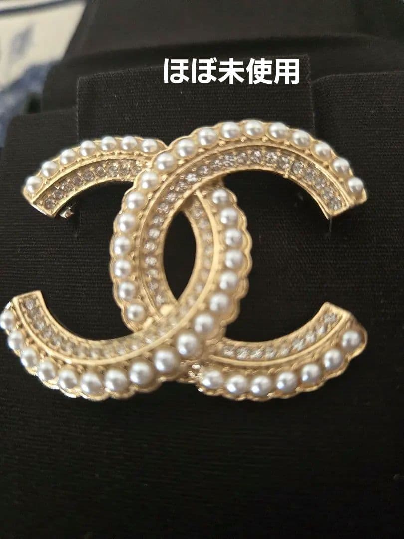 極美品❤CHANELブローチ◾CCロゴ◾ゴールドベース◾ラインストーン　パール