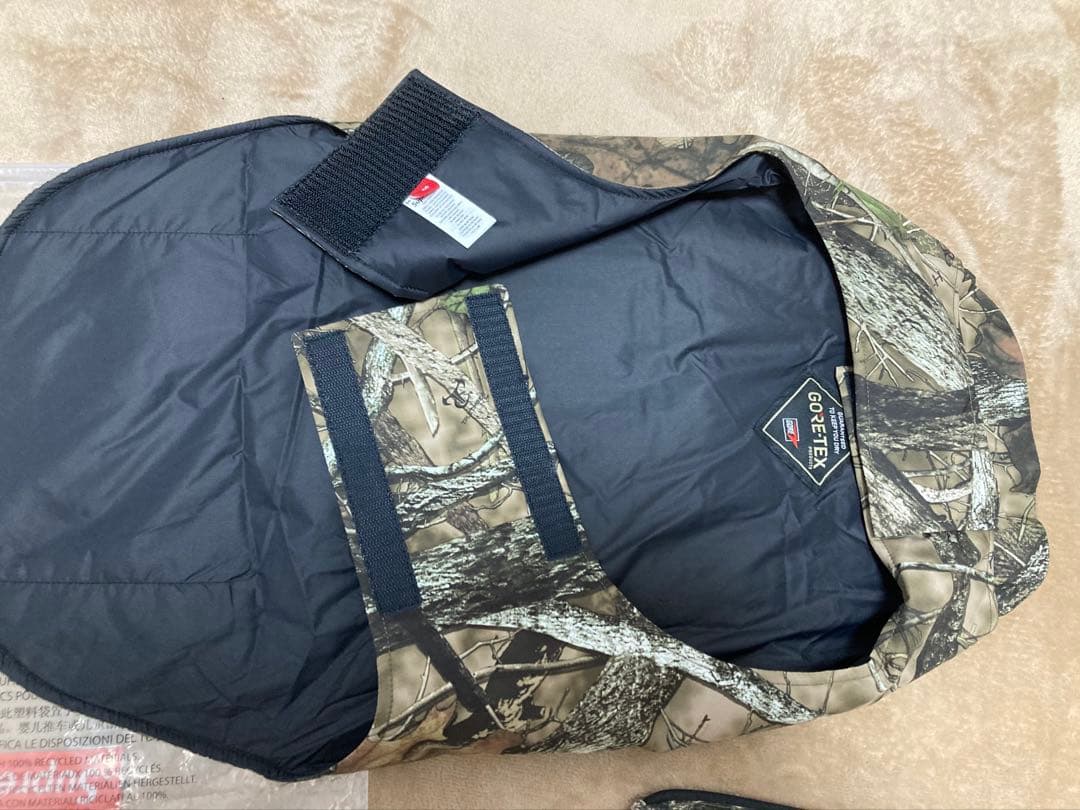 Supreme GORE-TEX 犬用ジャケット Medium