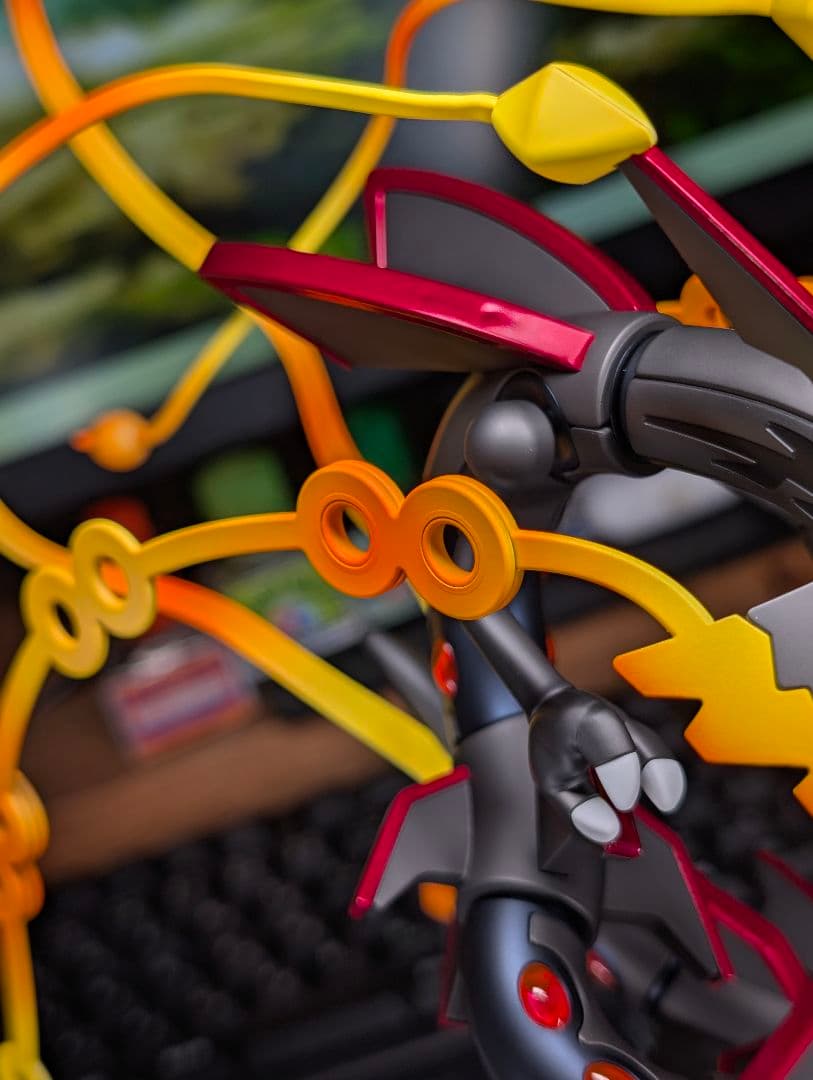 黒いメガレックウザ　全塗装　完成品　ポケプラ