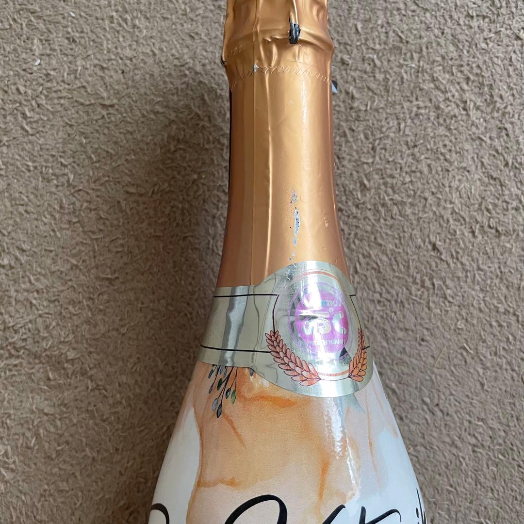 かとみかサイン入りスパークリングワインボトル