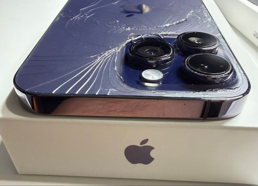 Apple iPhone 14 Pro MAXディープパープル 本体　背面割れ