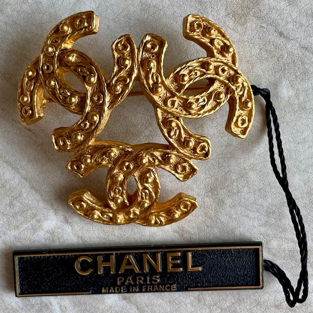 CHANEL トリプルココマーク　ブローチ タグ付き