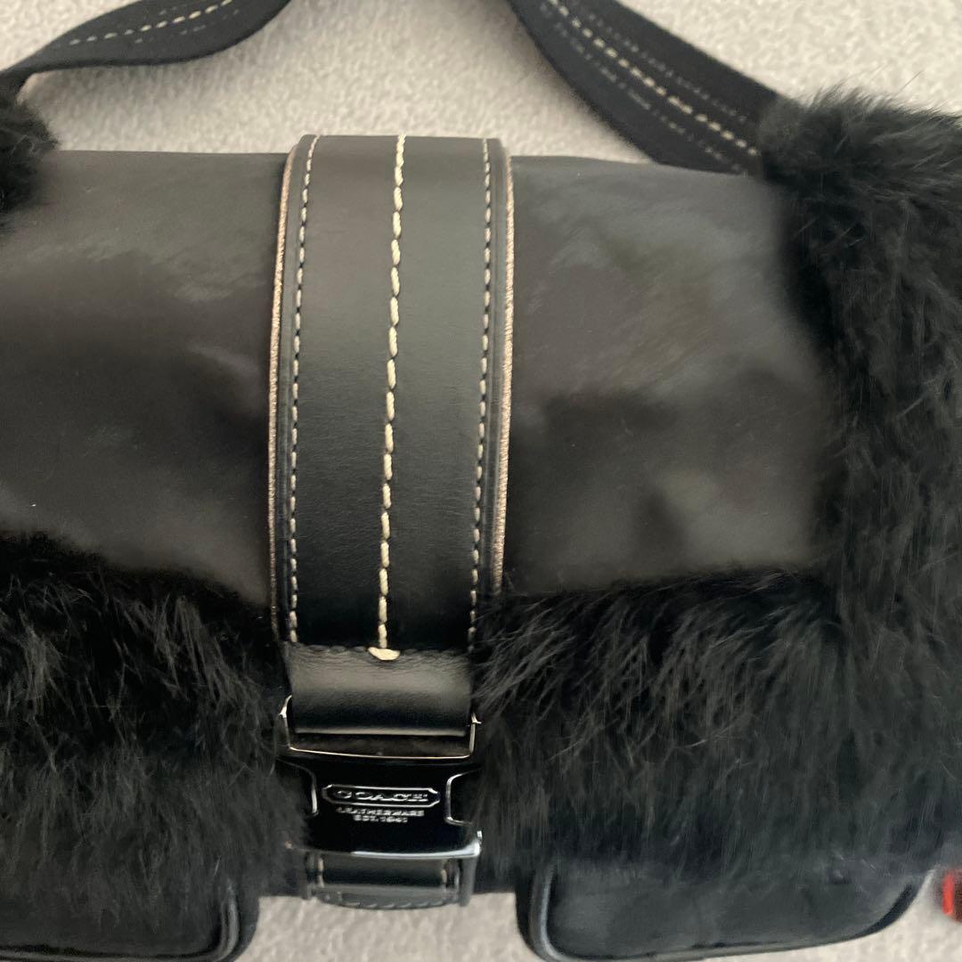保存袋付✨コーチ　ファー　カメラバッグ　シグネチャー　黒　ショルダーバッグ