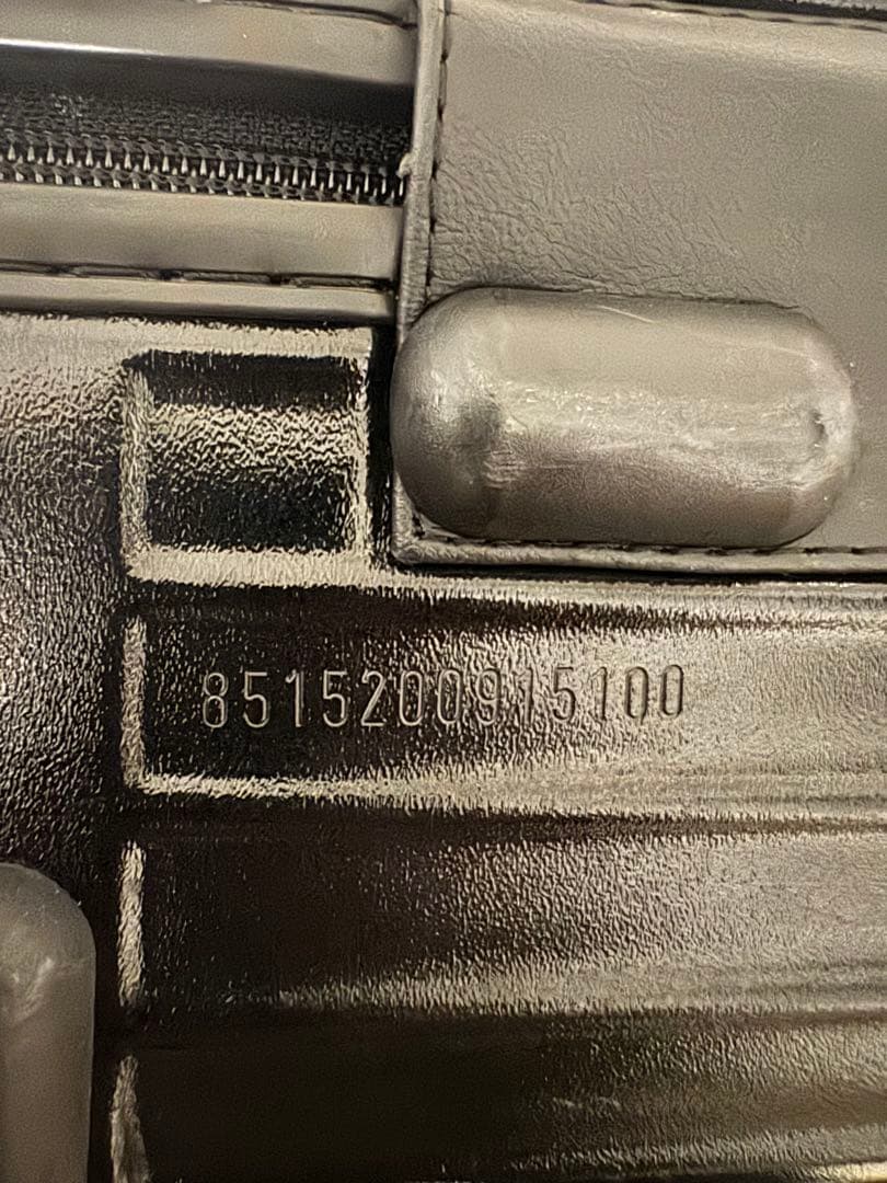 リモワ　SALSA サルサ　32〜35リットル　ブラック