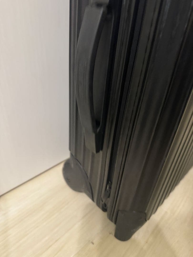 リモワ　SALSA サルサ　32〜35リットル　ブラック