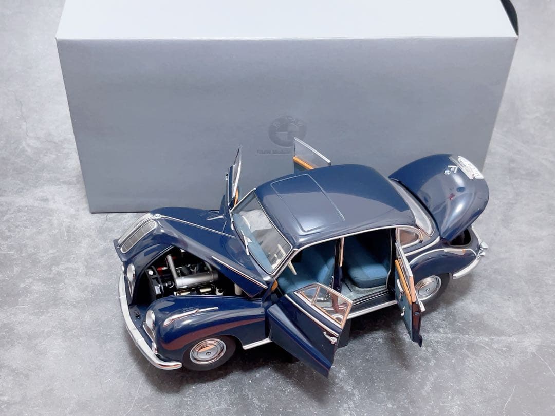ディラー別注 AUTOart 1/18 BMW 502 2.6 LUXUS