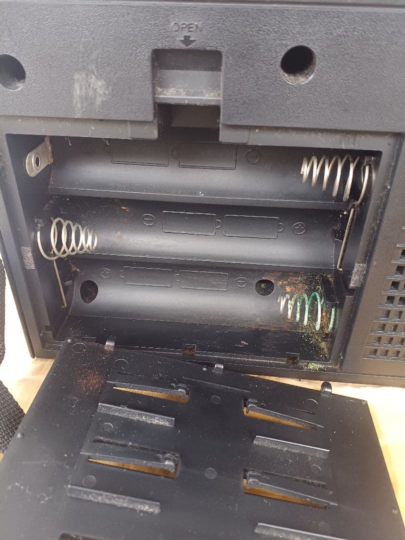 専用　ソニーICF 9090 ギター&ラジオ　昭和レトロ　電源コード付属