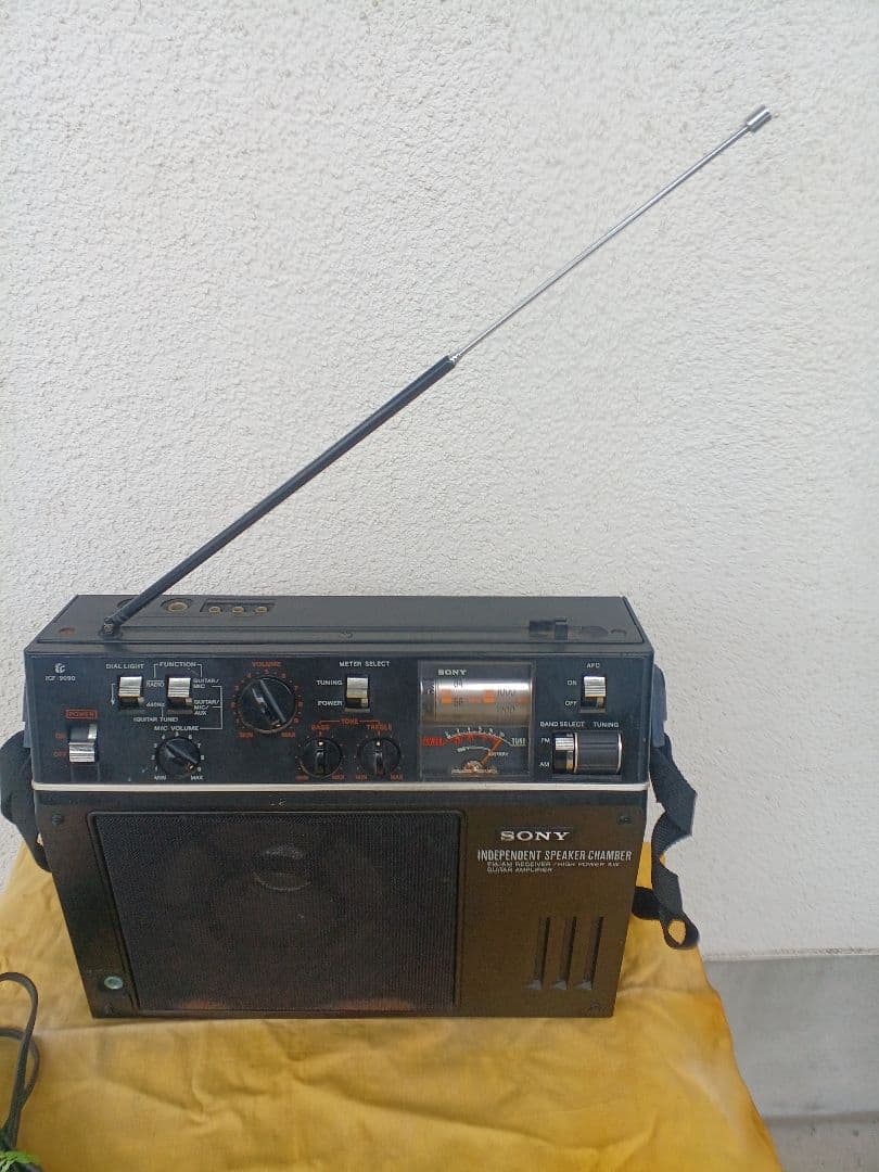 専用　ソニーICF 9090 ギター&ラジオ　昭和レトロ　電源コード付属