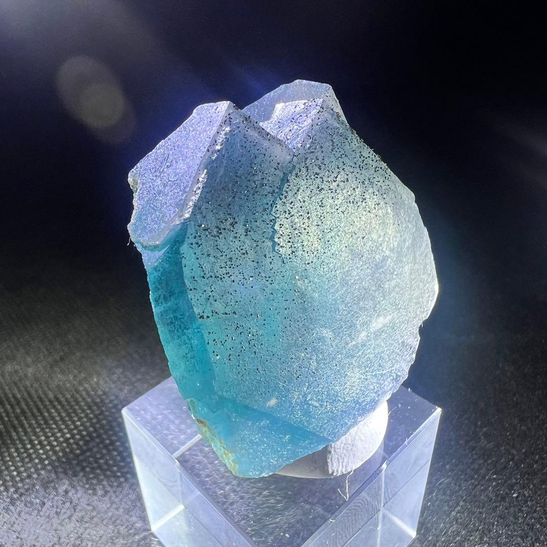 ヤオガンシャン　山脈の様な景色　パイライト共生「アジュールブルー」フローライト