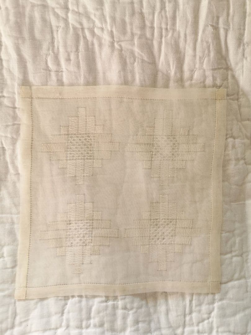 アンティーク シルクオーガンジー 透しドローンワークレース刺繍 スクエアドイリー