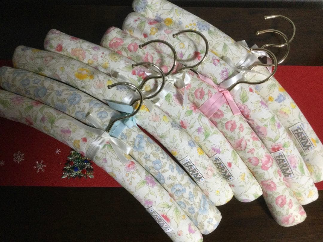 「FARM 」花柄布製ハンガー 7本セットとテディベアとスワトウハンカチセット