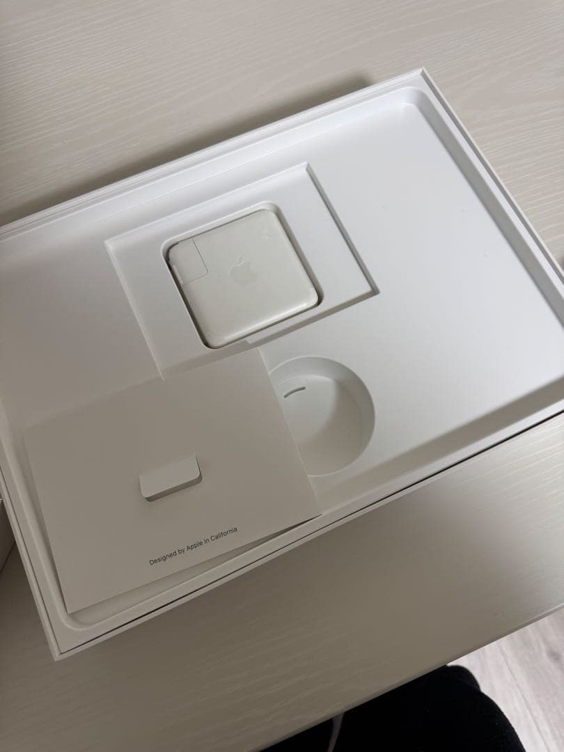 MacBook Pro 2019 充放電回数67回