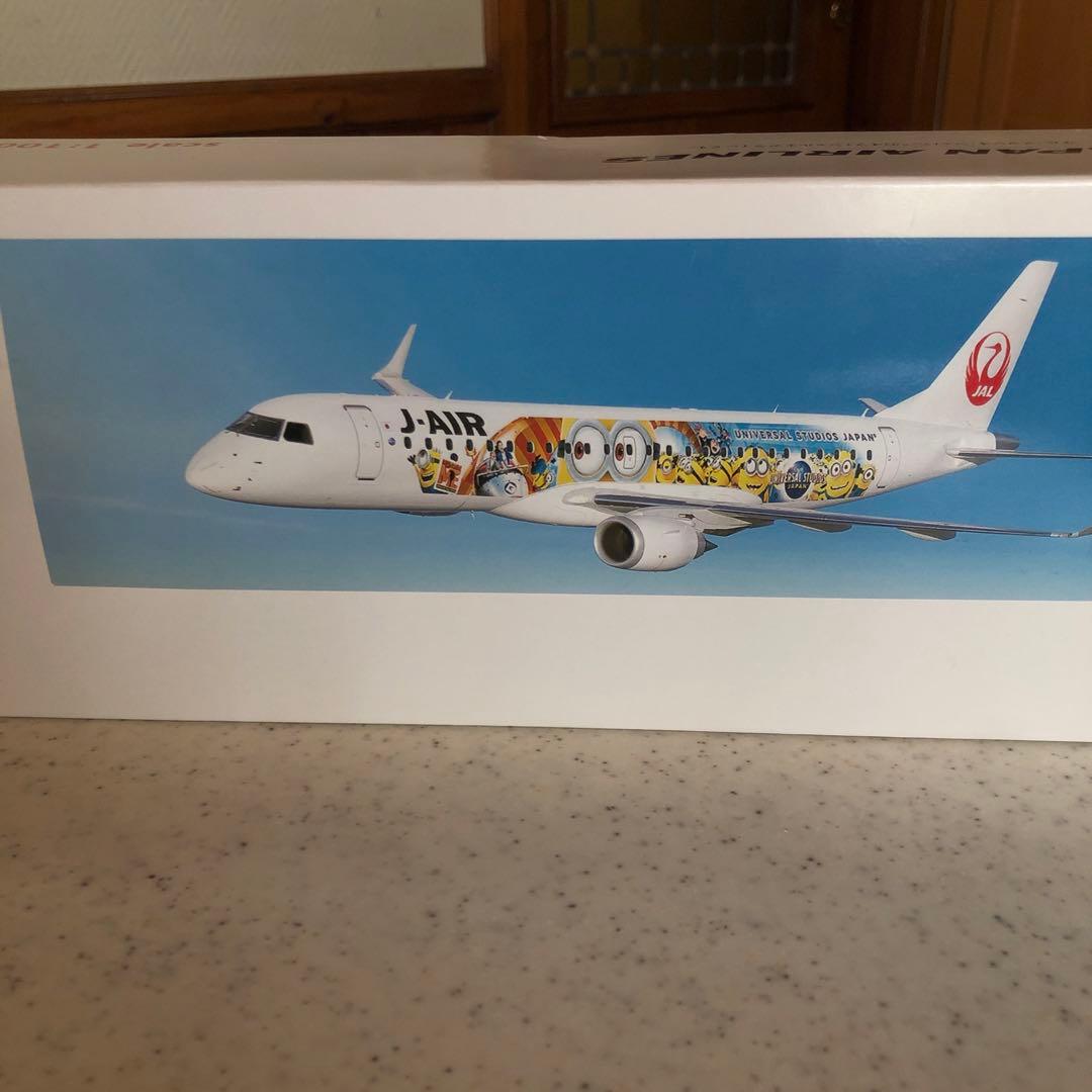 【限定品】J-AIR ミニオンジェット エンブラエル190 1:100スケール