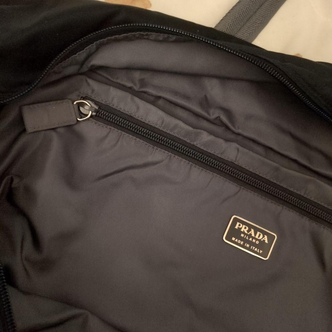 けい！　Ｕｓｅｄ　ＰＲＡＤＡ　赤タグ　大型ボストンバッグ　ＢＫ系