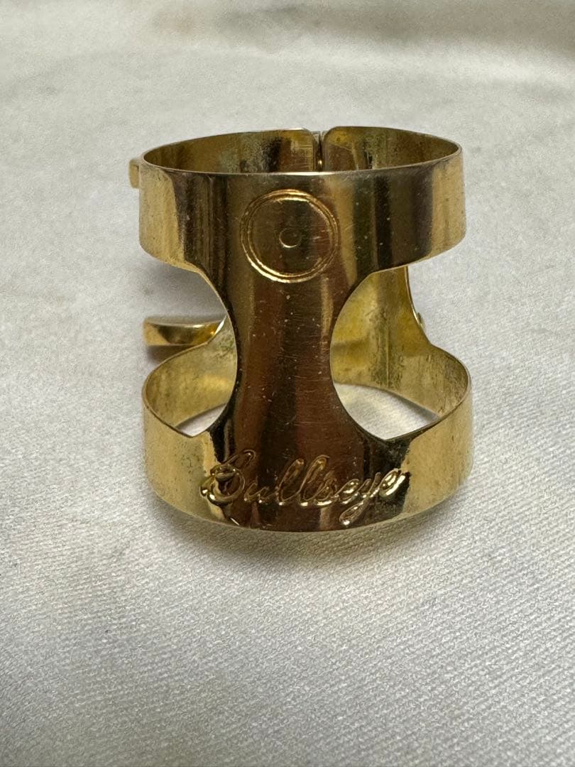 Bullseye ブルズ　アルトサックス用リガチャー