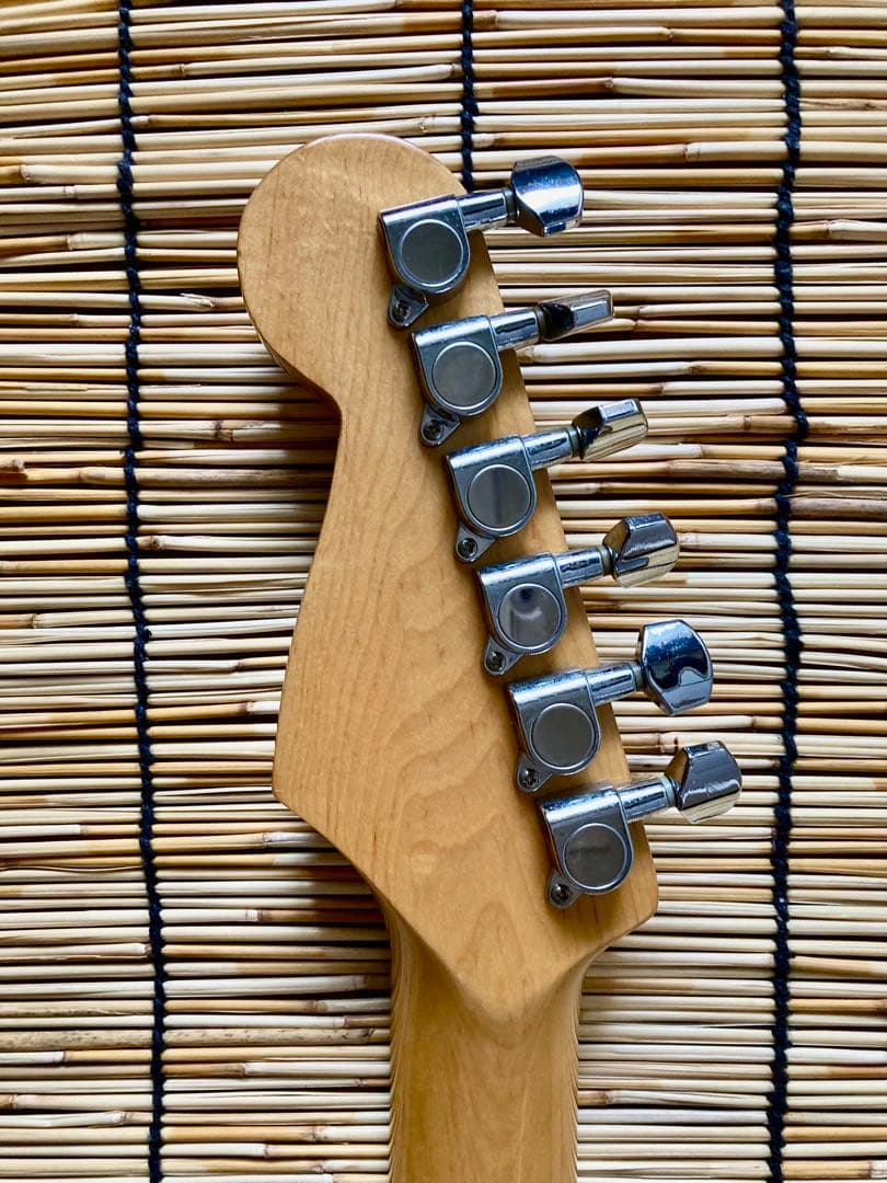 ☆依頼値下　☆美品　新機能満載で多彩な音色　希少な一本　Buskers ST