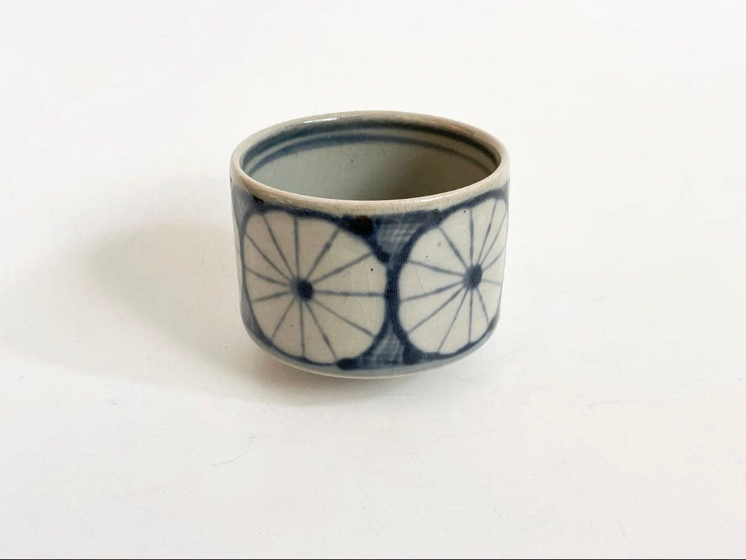 骨董　アンティーク　染付　菊文様　蕎麦猪口　コロ茶碗　半筒茶碗