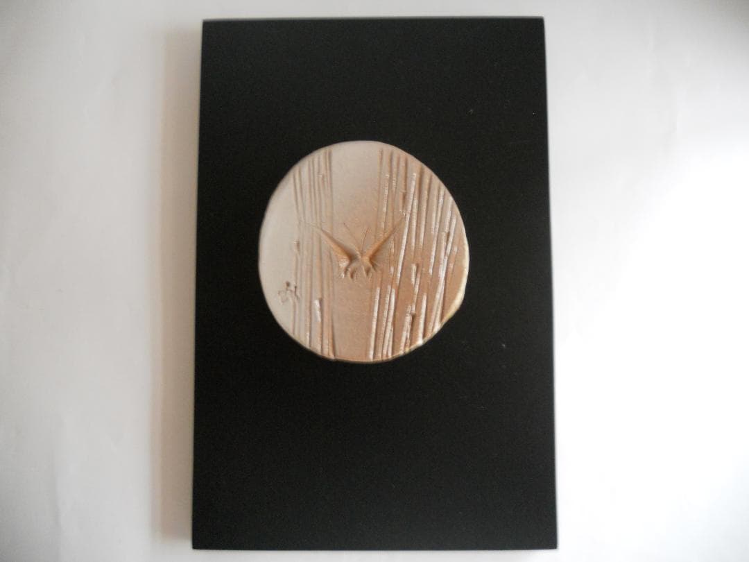 蝶 背戸窯 加藤釥 作 蝶々 希少 陶板 の 壁掛け です。