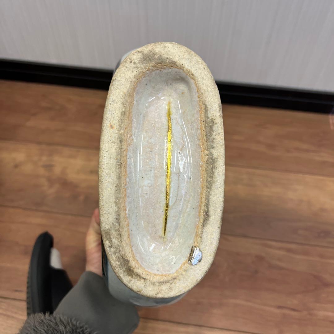 花模様の持ち手付き陶器