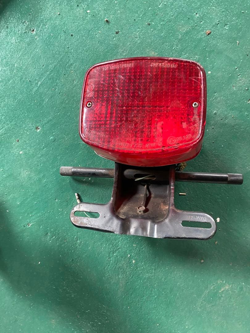 Z400FX Z400J Z550FX テールランプブラケット　ウィンカーステー