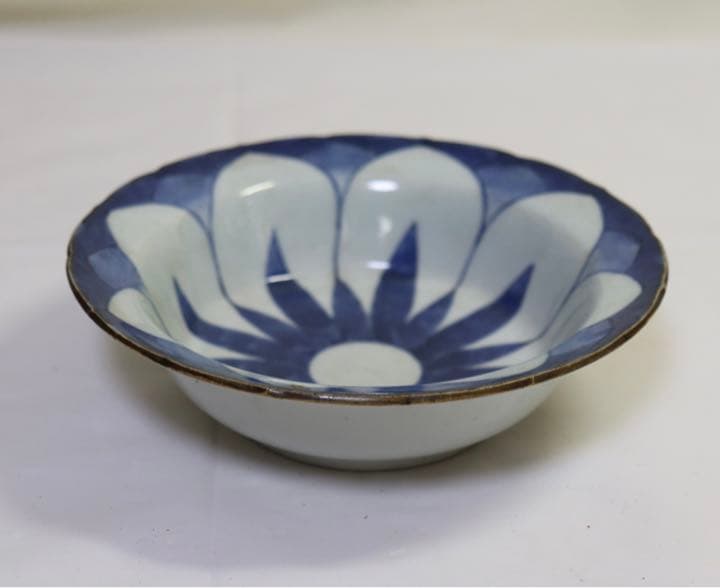 中国　明時代　染付花口鉢　大明年製銘1204