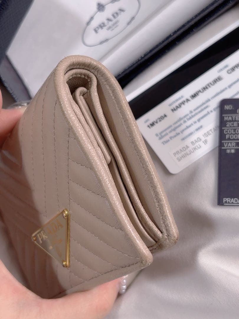 アネモネ♦︎正規店購入＊PRADA プラダ　二つ折り財布＊ナッパー　レザー