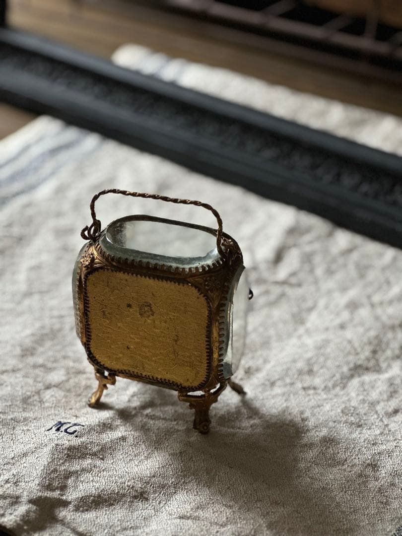 ⚫︎フランスアンティーク⚫︎美しいオルモル調装飾 厚ガラスのジュエリーケース 希少