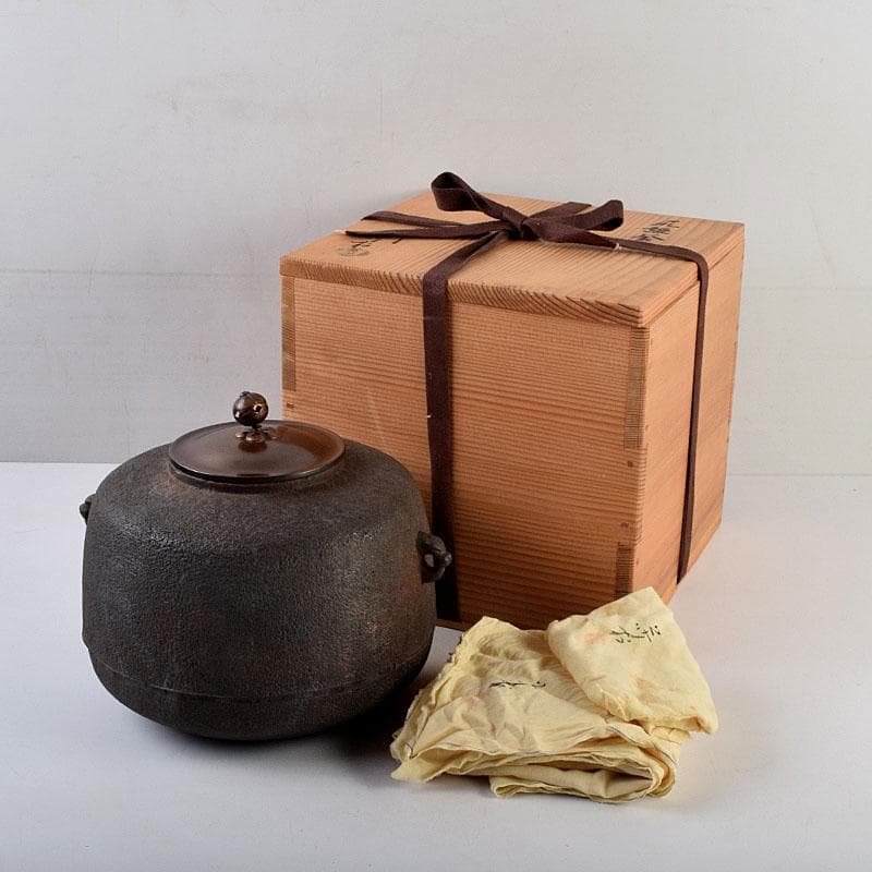 茶道具　釜師　角谷莎村作　尾張釜　共布共箱　V　9158D