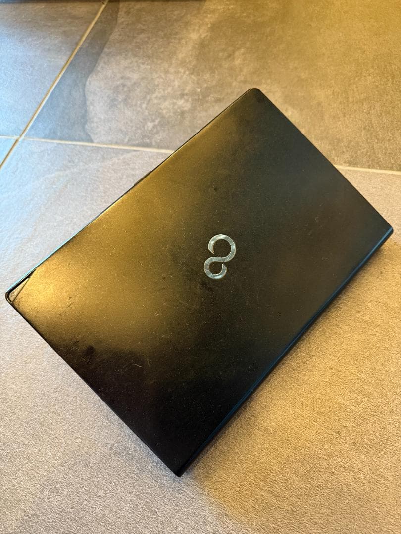 Fujitsu Lifebook シルバー ノートPC