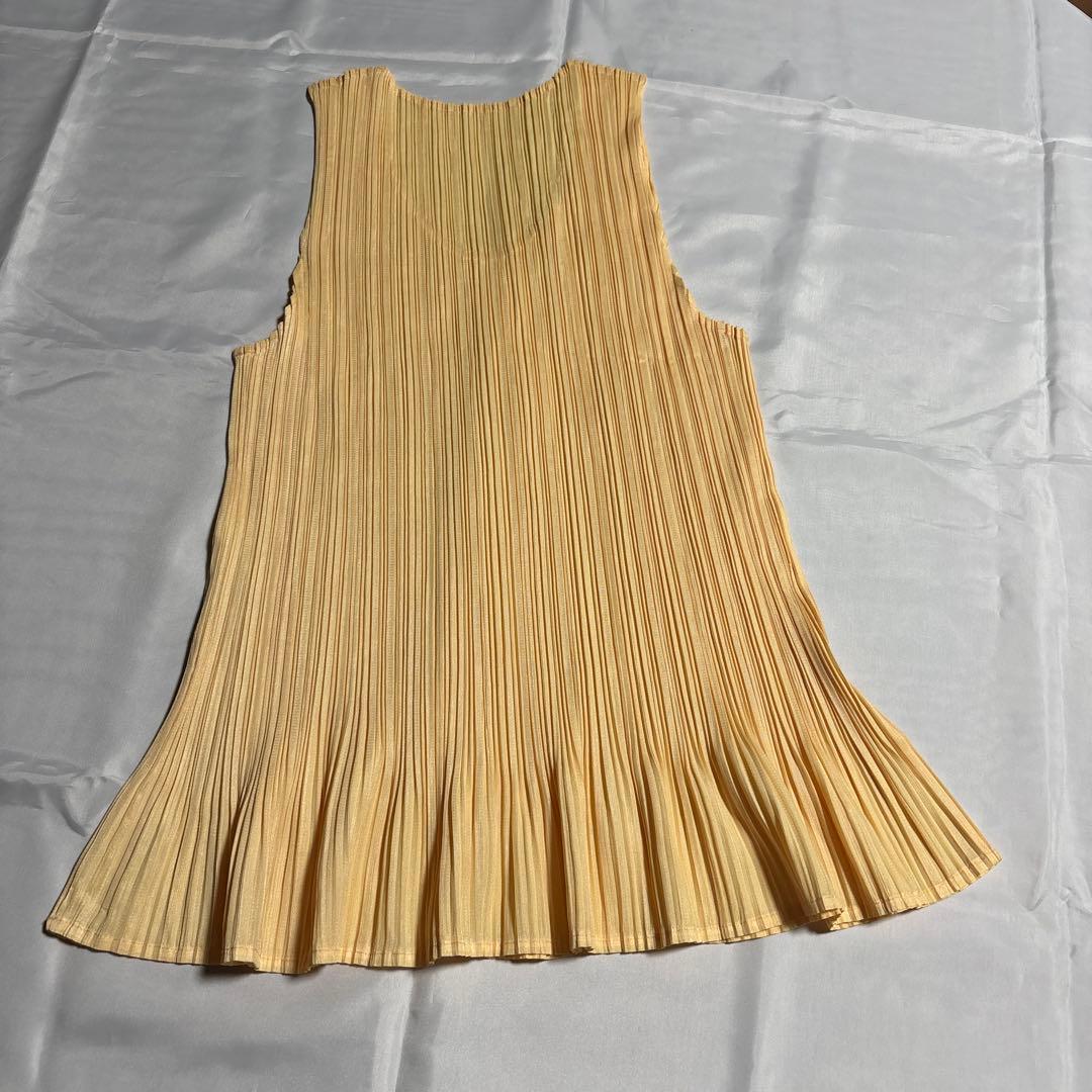 イッセイミヤケ　プリーツプリーズ　タンクトップ