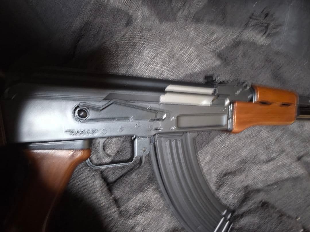 AK-47電動マルイ、やや使用感あり、充電器附属 値段交渉受け付けます