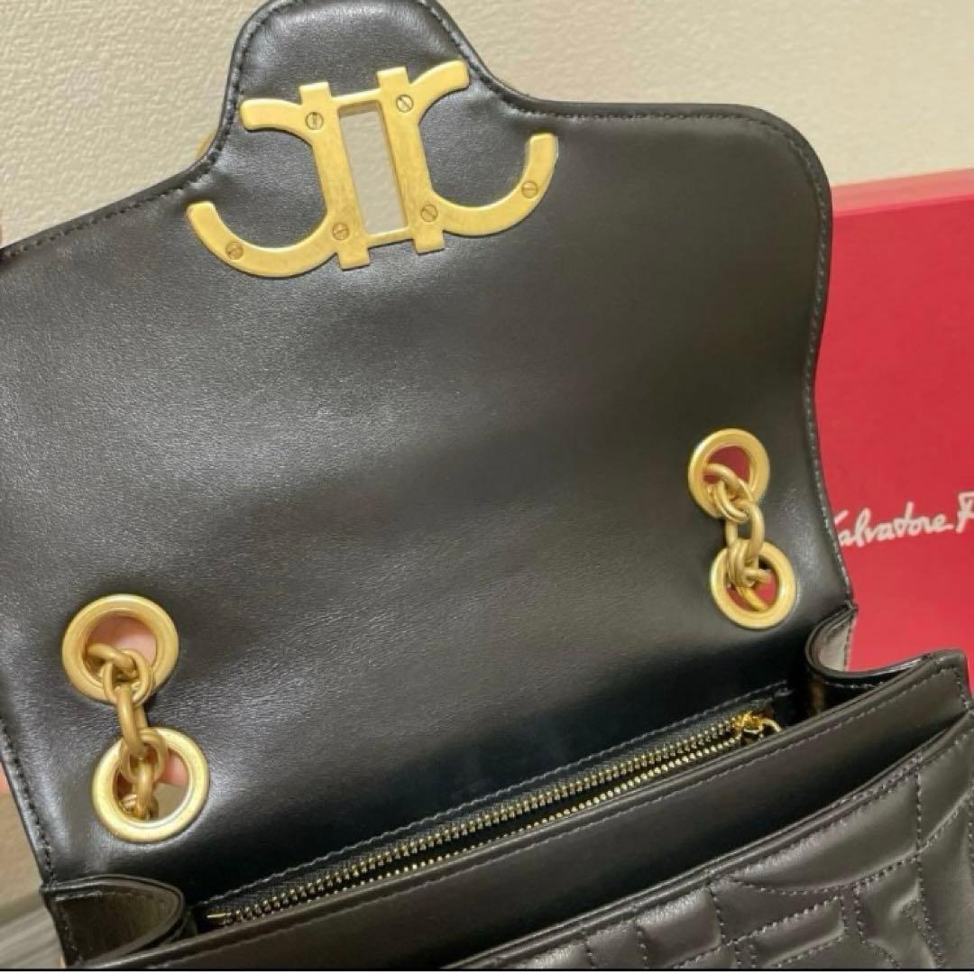 Salvatore Ferragamo フェラガモ　ガンチーニショルダーバッグ