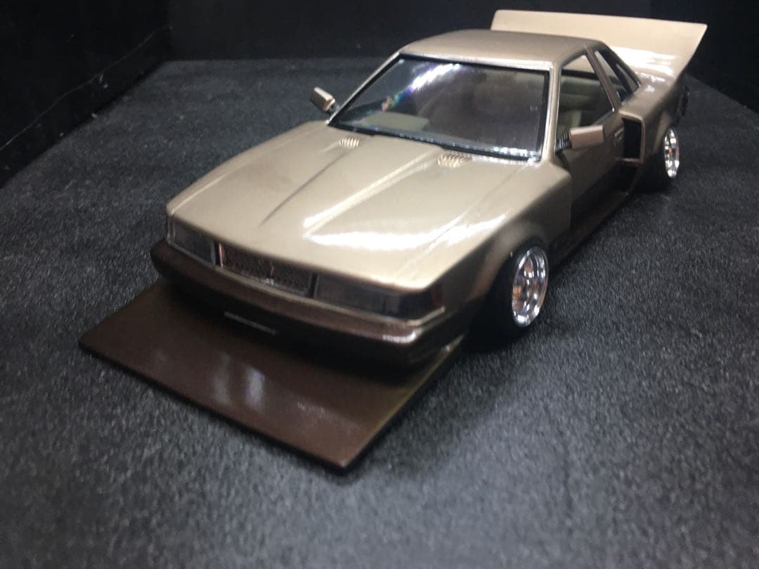 旧車プラモデル完成品1／２４　10ソアラアオシマ