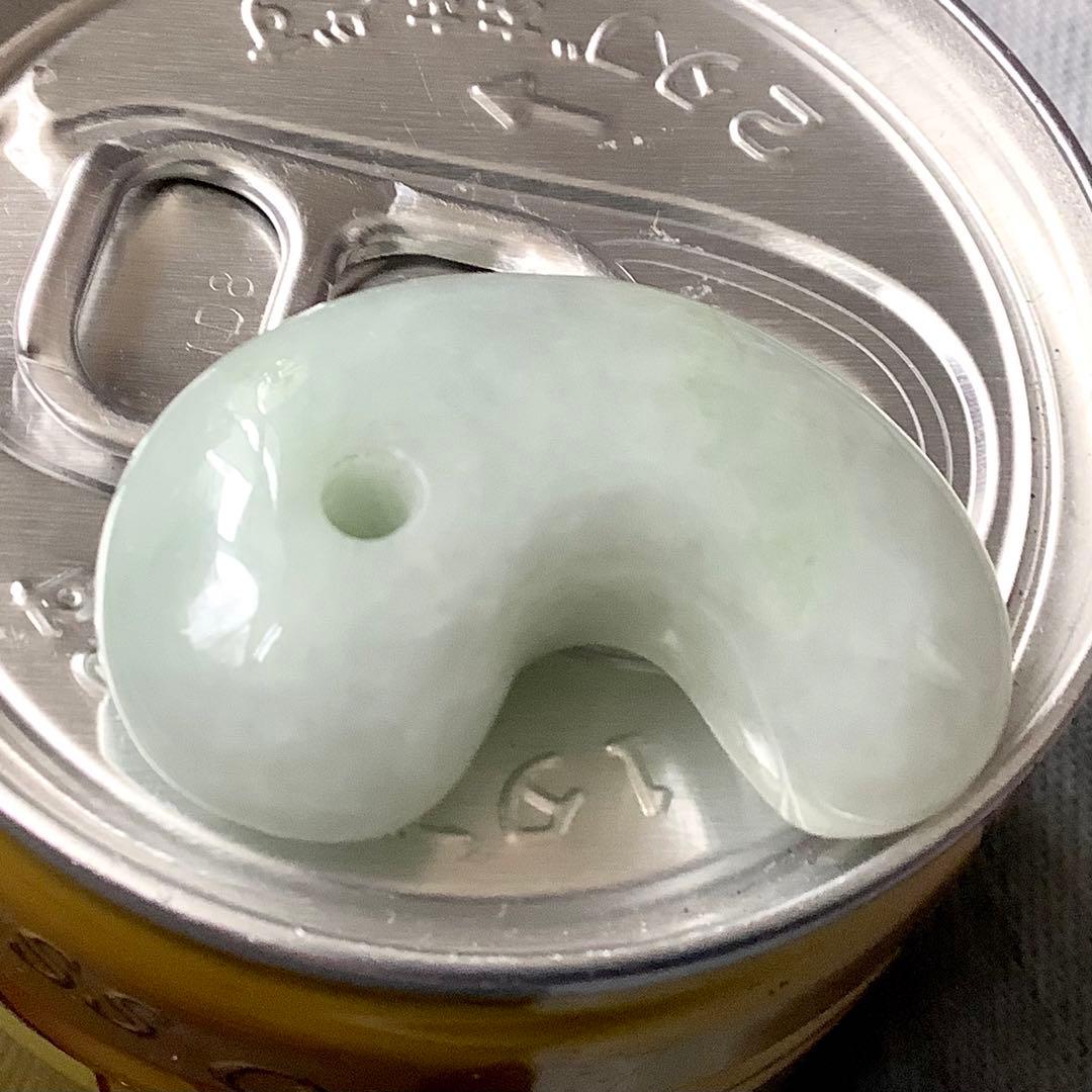 ⭕️希少色の赤混じり幸運呼び込む*紅赤入り　糸魚川翡翠ジェダイト勾玉　機械鑑別書付