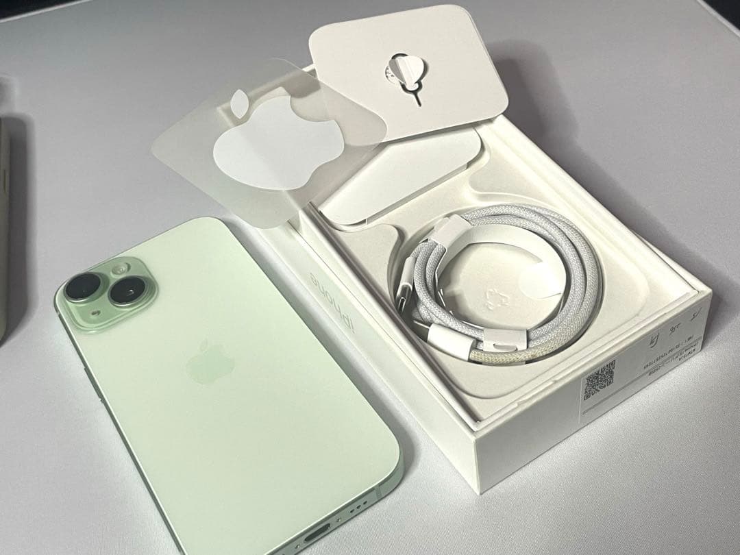 iPhone15 256GB グリーン 付属品(ケース)多数！美品！SIMフリー