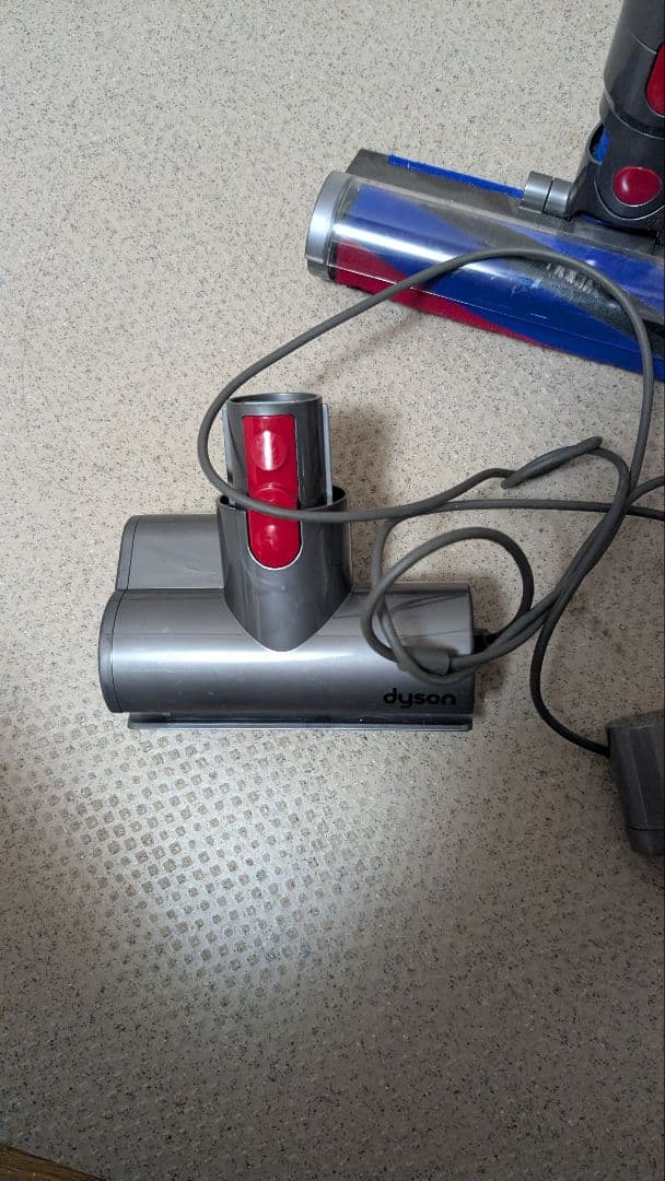 ダイソン Dyson V8 Slim Fluffy Extra掃除機 SV10K